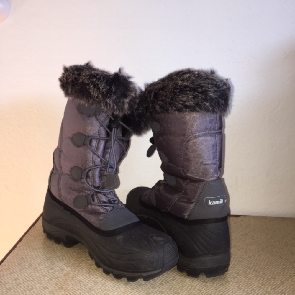 Snow boots